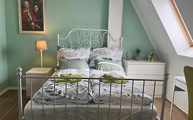 City View Apartment - Wifi - Netflix - Airport Shuttle
